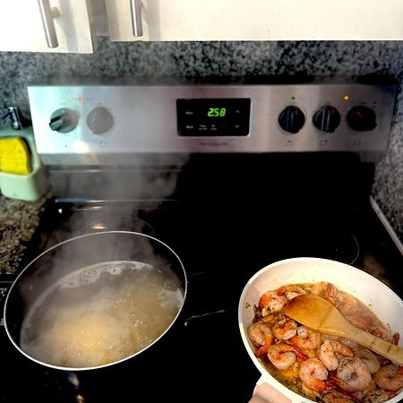 Quiet & Centrally Located House - Private Parking, Laundry And Storage For Luggage 마이애미 외부 사진