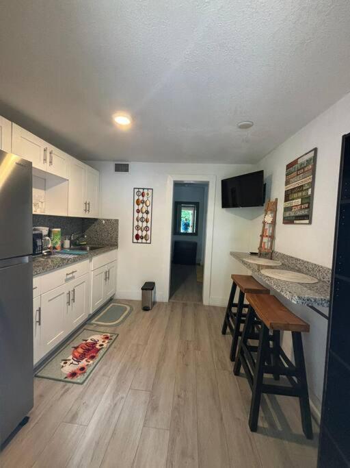 Quiet & Centrally Located House - Private Parking, Laundry And Storage For Luggage 마이애미 외부 사진