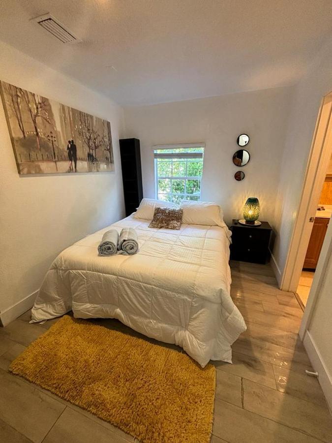Quiet & Centrally Located House - Private Parking, Laundry And Storage For Luggage 마이애미 외부 사진