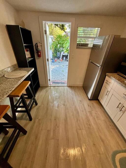 Quiet & Centrally Located House - Private Parking, Laundry And Storage For Luggage 마이애미 외부 사진