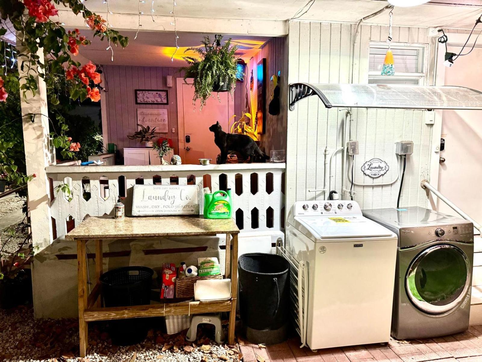 Quiet & Centrally Located House - Private Parking, Laundry And Storage For Luggage 마이애미 외부 사진