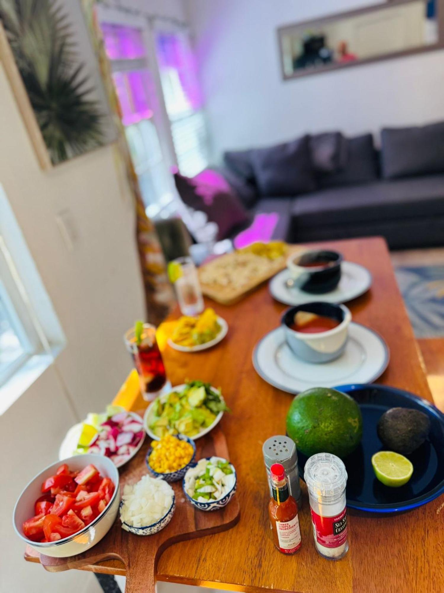 Quiet & Centrally Located House - Private Parking, Laundry And Storage For Luggage 마이애미 외부 사진